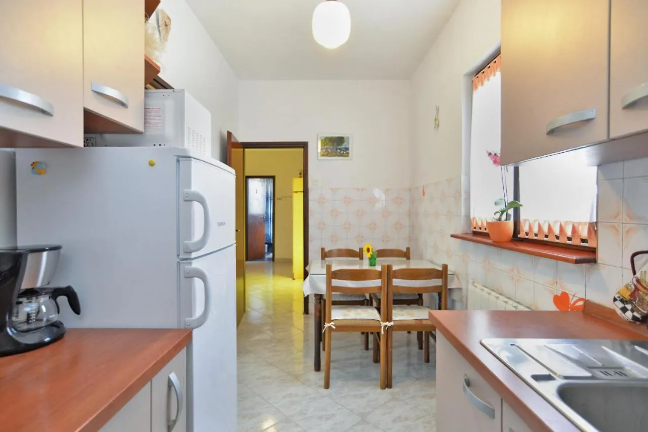 Apartment Edo 1755 Peresiji 0*,