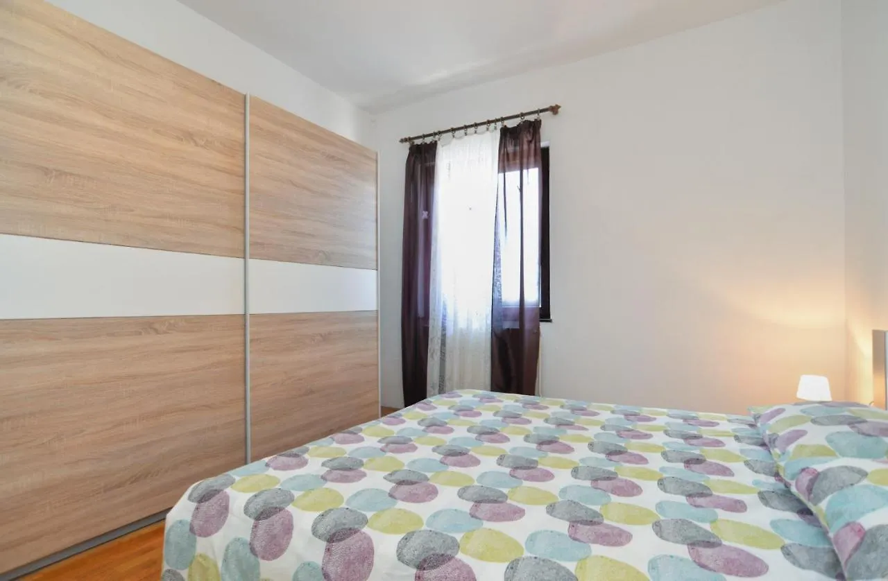 Apartment Edo 1755 Peresiji