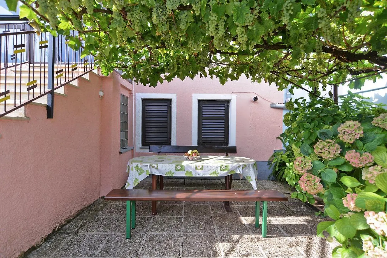 Apartment Edo 1755 Peresiji