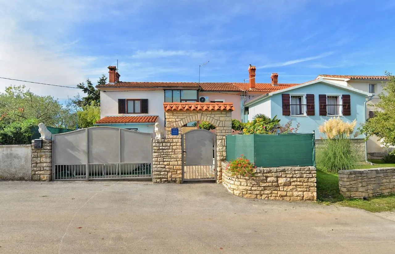 Apartment Edo 1755 Peresiji