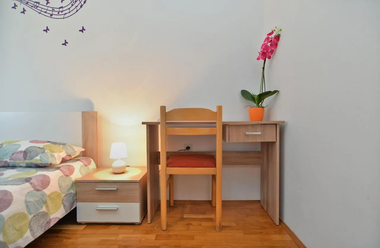 Apartment Edo 1755 Peresiji