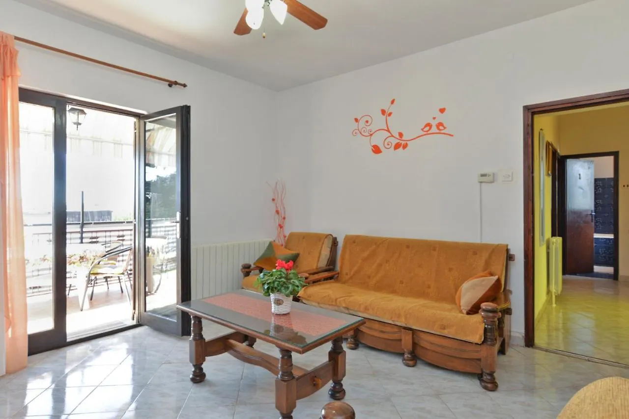 Apartment Edo 1755 Peresiji 0*,  Croatia